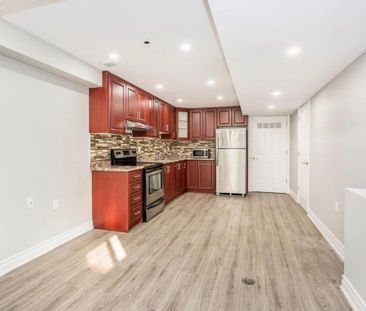 For Lease - 689 Ambroise Crescent, Milton, Ontario - Photo 6