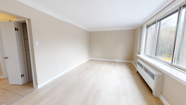 1073 Hollington St, Carlington, Ottawa, ON - Photo 1