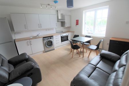 1 bedroom in a house share to rent - Photo 4