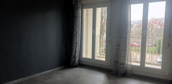 Location Appartement 2 pièces 34m² LONS LE SAUNIER 39000 - Photo 2