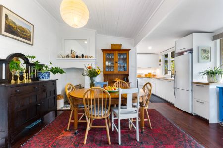 Charming Cottage With Studio, Lush Gardens & Peaceful Surrounds! - Photo 2