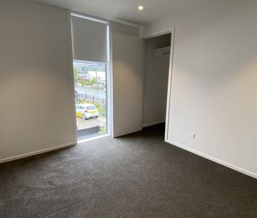 Modern Townhouse - Photo 2