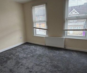 4 bedroom apartment to rent - Photo 3