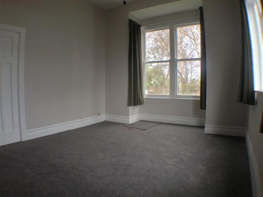 West End - 4 Bedrooms - Photo 1