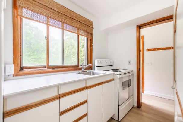 For Lease - 227 Lakeshore Road Unit# Unit #2, Oakville, Ontario - Photo 1