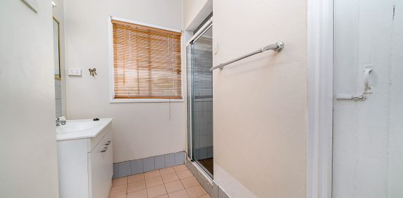 31 Norman Street, Turvey Park NSW 2650 - Photo 2