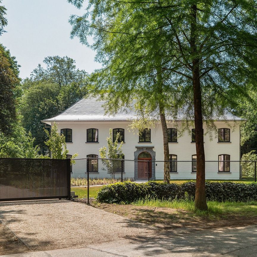 Gerenoveerde villa (ca. 3.628 m²) in een doodlopende straat! - Photo 1