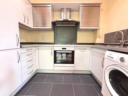 2 bedroom flat to rent - Photo 4