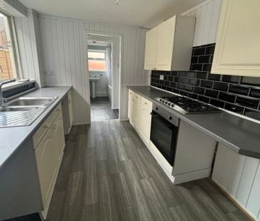 3 bedroom terraced house to rent - Photo 6