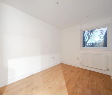 3 bedroom end of terrace house to rent - Photo 5