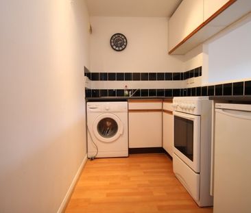 3, Goosens Close, Sutton - Photo 2