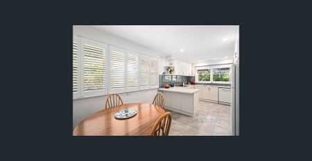 Spacious Four-Bedroom Family Home in a Prime Location - Photo 4