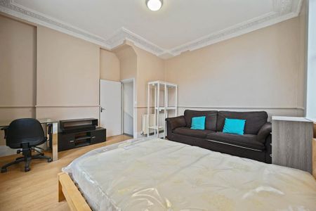 3 bedroom apartment to rent - Photo 2