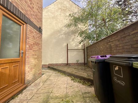 2 bedroom End Terraced House to let - Photo 4