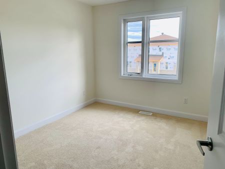 For Lease - 151 BENDING Way, Barrhaven, Ontario - Photo 5