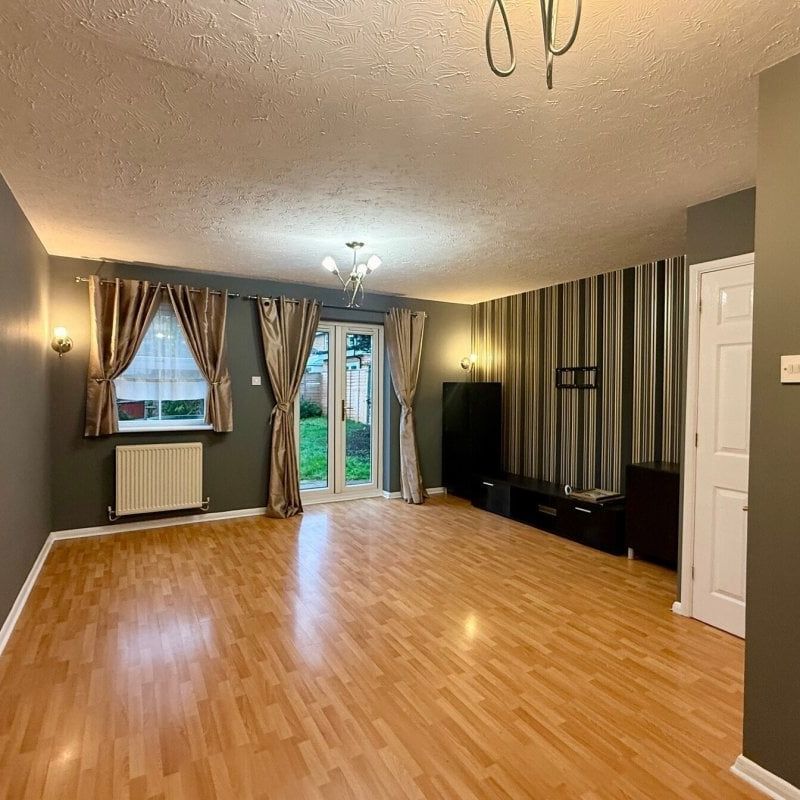 Village Close, Hoddesdon, Herts - Photo 1