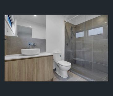 Spacious Family Home in Wollert - Photo 3