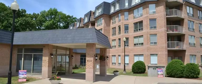 LUXURIOUS CONDO PRESTIGIOUS MOUNT CARMEL | 8111 Forest Glen Drive, Niagara Falls - Photo 1