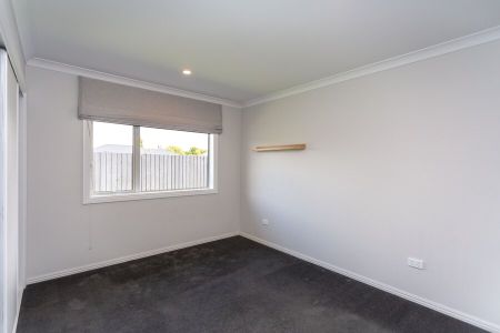 Executive 4 bedroom family home! - Photo 4