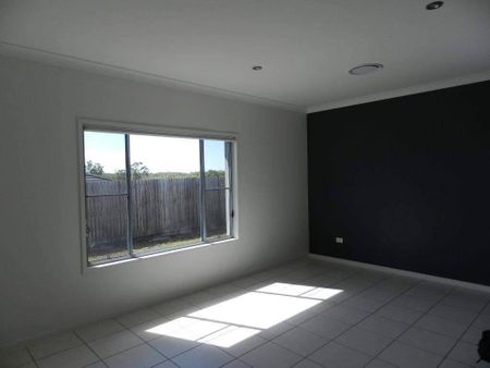 Beautiful Spacious and Well presented - Photo 2