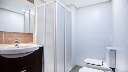 4 room luxury Flat for rent in Valencia - Photo 5