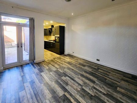 3 bedroom end of terrace house to rent - Photo 2