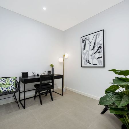 Near New 2 Bedroom Plus Study Modern Apartment - Photo 3