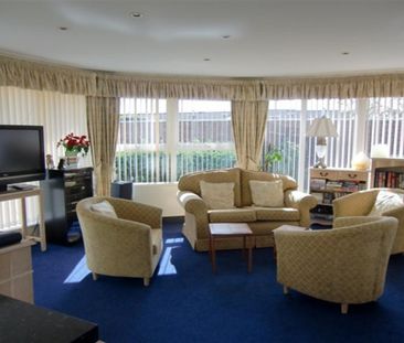 2 bedroom retirement property to rent - Photo 2