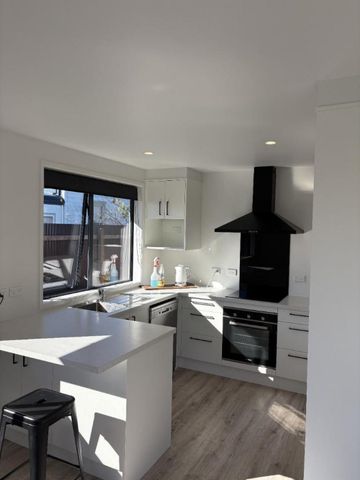 Modern Living - Photo 3