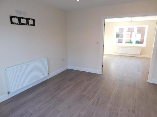 3 bedroom terraced house to rent - Photo 1