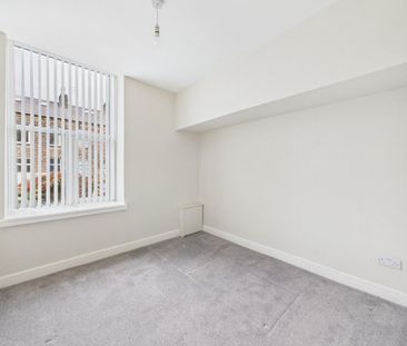 2 bedroom Flat To Let - Photo 3