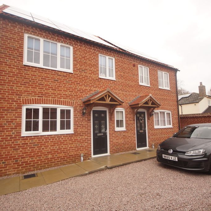 3 bedroom Semi-Detached House to let - Photo 1