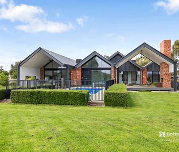 Timeless Design Meets Curated Luxury – Just 5km from Echuca - Photo 6