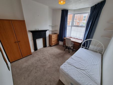 5 Bed Student Accommodation - Photo 4