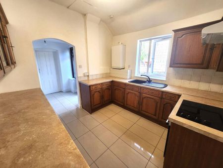 2 bedroom terraced house to rent - Photo 2