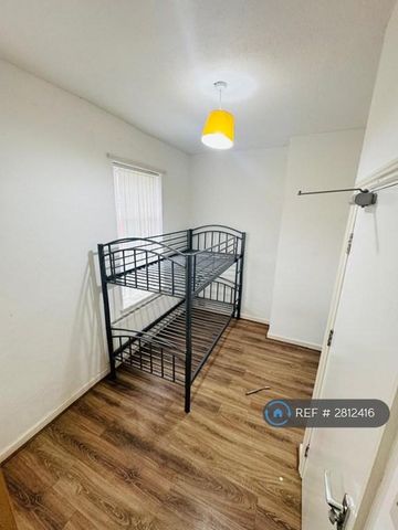 3 bedroom terraced house to rent - Photo 3