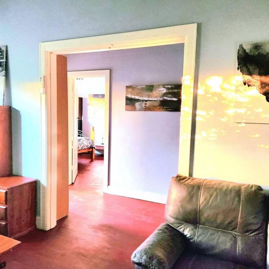 3BR Home in Caulfield South with Air-Conditioning & Private Backyard Oasis - Photo 1