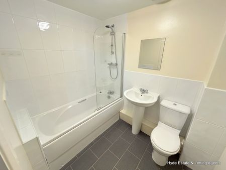 33 The Horizons, Moss Lane, Blackrod, Bolton, BL65GH - Photo 2