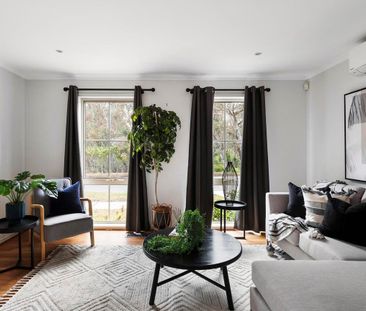 4 Gresswell Park Drive, Watsonia VIC 3087 - House For Rent | Domain - Photo 1