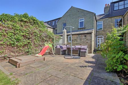 3 bedroom terraced house to rent - Photo 2