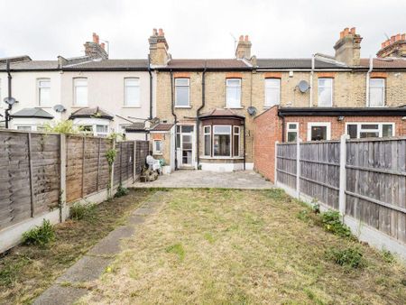 3 bedroom terraced house to rent - Photo 5