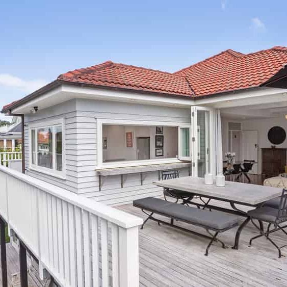 Expansive Family Home with Pool - Photo 1