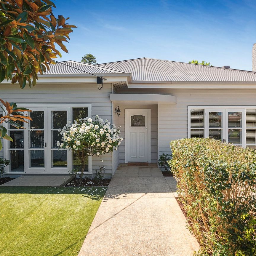 PICTURE PERFECT | FAMILY OASIS | FABULOUS LOCATION - Photo 1