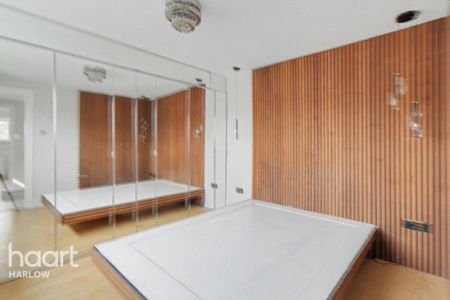 5 bedroom detached house to rent - Photo 3