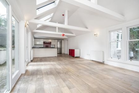 4 bedroom semi-detached villa to rent - Photo 4