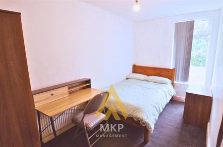 5 bedroom terraced house to rent - Photo 3