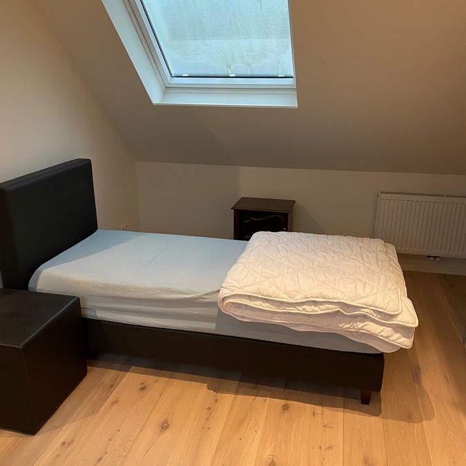 Gerenoveerd huis in appartementstijl met 3 verdiepingen - Photo 1