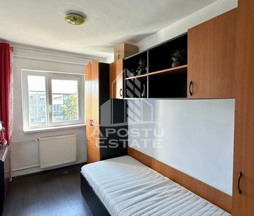 Apartament cu 3 camere, decomandat, zona Lipovei - Fotografie 2
