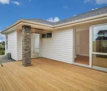 Style, comfort & seaviews in Long Bay - Photo 5