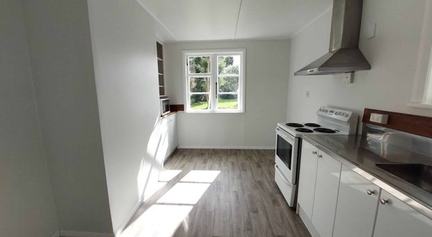 Freshly renovated 3 bedroom home - Photo 1